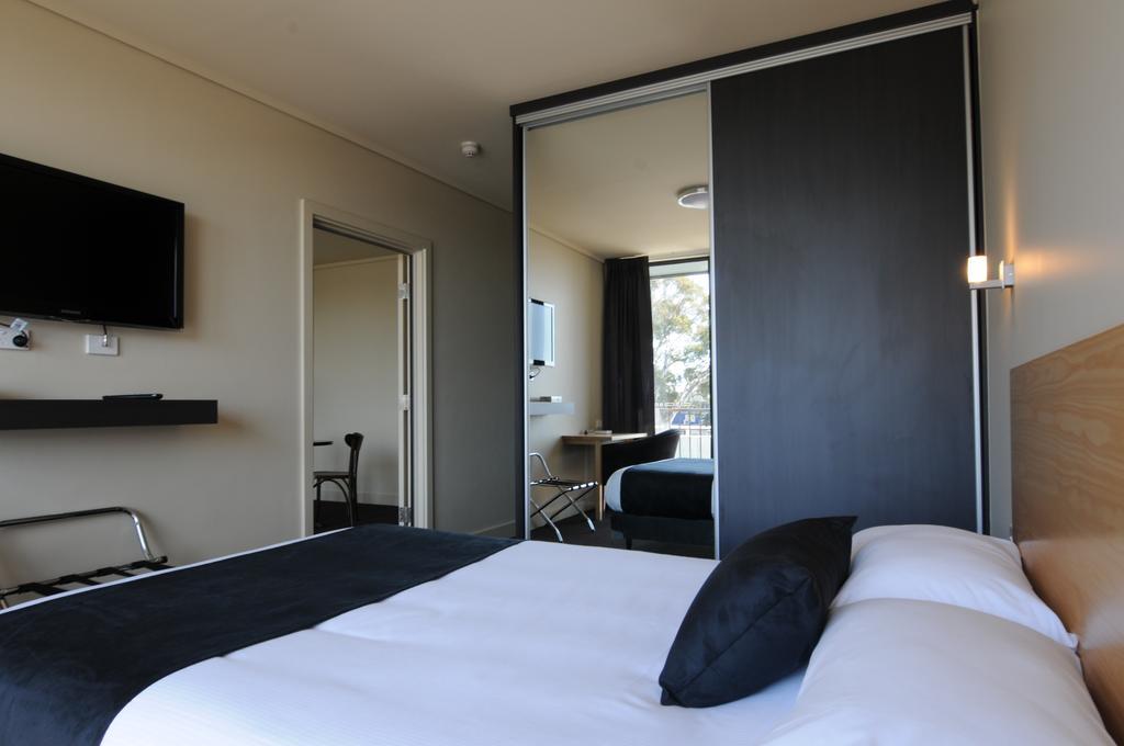 Mansfield Park Hotel Finsbury Room photo